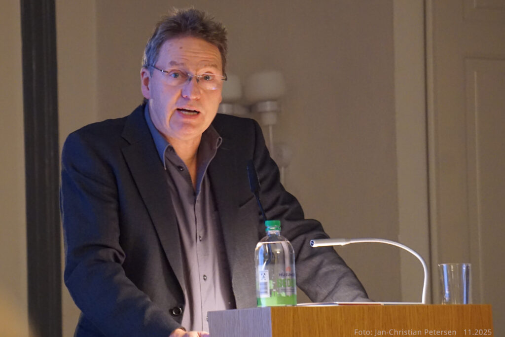 Andreas Etges am 6 November in Husum bei der Deutsch-Amerikanischen Gesellschaft