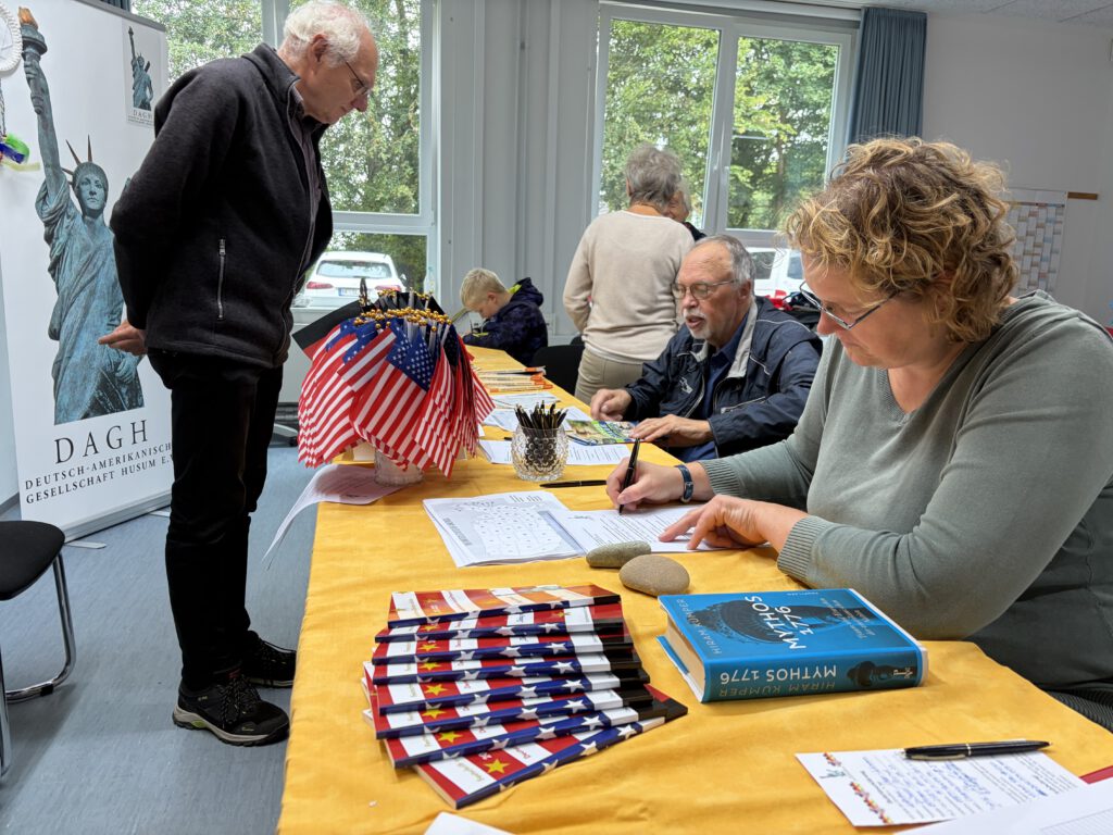 Die DAG Husum beim Tag der Offenen Tür zum 80 Jubiläum der VHS Husum. 01